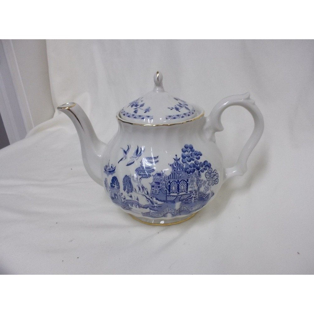Robinson Design Group Blue Willow Teapot Gold Trim Vintage 1989 Japan Porcelain